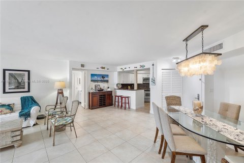 Copropriété à louer à Miami Beach, Floride: 2 chambres, 110.55 m2 № 1833741 - photo 18
