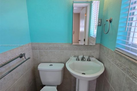 House in Hollywood, Florida 3 bedrooms, 140.84 sq.m. № 1964923 - photo 5