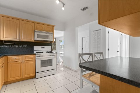 Купить виллу или дом в Холливуд, Флорида 3 спальни, 140.84м2, № 1964923 - фото 29