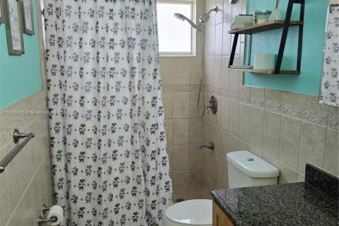 House in Hollywood, Florida 3 bedrooms, 140.84 sq.m. № 1964923 - photo 8