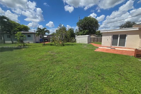 House in Hollywood, Florida 3 bedrooms, 140.84 sq.m. № 1964923 - photo 12