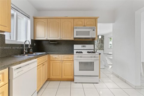 Купить виллу или дом в Холливуд, Флорида 3 спальни, 140.84м2, № 1964923 - фото 30