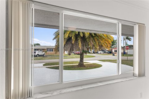 Купить виллу или дом в Холливуд, Флорида 3 спальни, 140.84м2, № 1964923 - фото 21