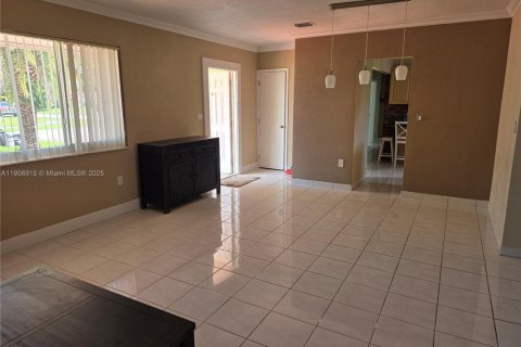 House in Hollywood, Florida 3 bedrooms, 140.84 sq.m. № 1964923 - photo 6