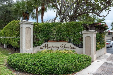 Copropriété à vendre à Pinecrest, Floride: 2 chambres, 74.79 m2 № 1858934 - photo 18