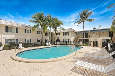 Copropriété à vendre à Pinecrest, Floride: 2 chambres, 74.79 m2 № 1858934 - photo 19