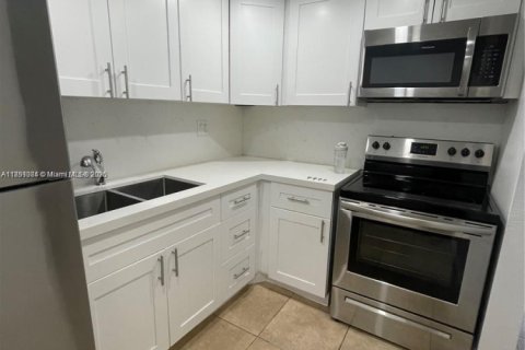 Copropriété à vendre à Pinecrest, Floride: 2 chambres, 74.79 m2 № 1858934 - photo 3