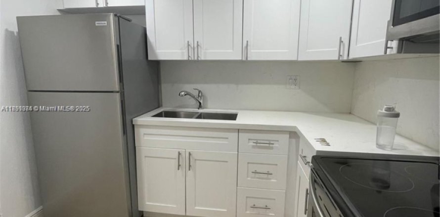 Condo in Pinecrest, Florida, 2 bedrooms № 1858934