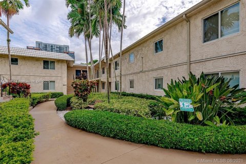 Copropriété à vendre à Pinecrest, Floride: 2 chambres, 74.79 m2 № 1858934 - photo 16