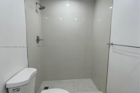 Copropriété à vendre à Pinecrest, Floride: 2 chambres, 74.79 m2 № 1858934 - photo 13