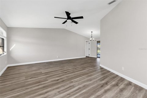 Villa ou maison à vendre à Punta Gorda, Floride: 3 chambres, 169.27 m2 № 2420467 - photo 9