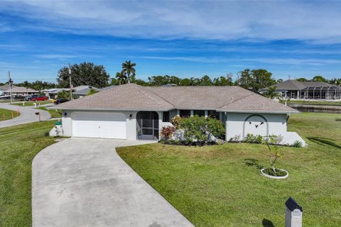 Villa ou maison à vendre à Port Charlotte, Floride: 3 chambres, 176.42 m2 № 2133715 - photo 2