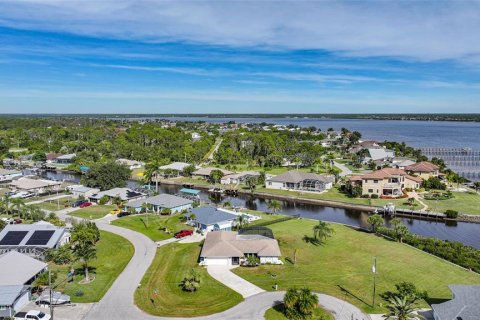 Villa ou maison à vendre à Port Charlotte, Floride: 3 chambres, 176.42 m2 № 2133715 - photo 3
