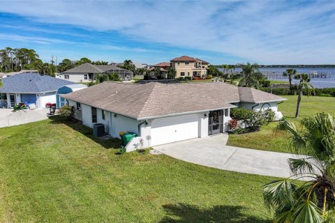 Villa ou maison à vendre à Port Charlotte, Floride: 3 chambres, 176.42 m2 № 2133715 - photo 4