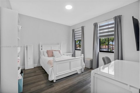 Купить виллу или дом в Купер-Сити, Флорида 4 спальни, 252.69м2, № 1991107 - фото 26