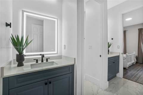 Купить виллу или дом в Купер-Сити, Флорида 4 спальни, 252.69м2, № 1991107 - фото 28