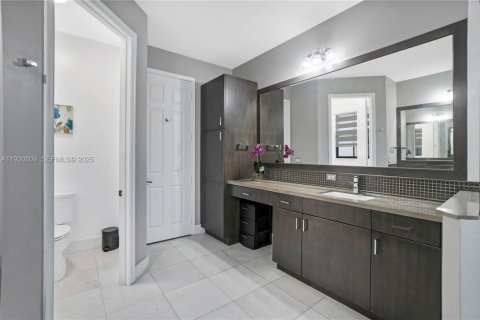 Купить виллу или дом в Купер-Сити, Флорида 4 спальни, 252.69м2, № 1991107 - фото 25