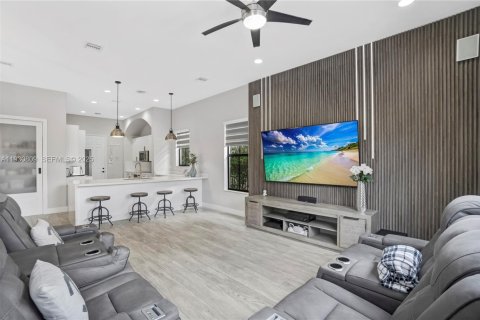 Купить виллу или дом в Купер-Сити, Флорида 4 спальни, 252.69м2, № 1991107 - фото 11