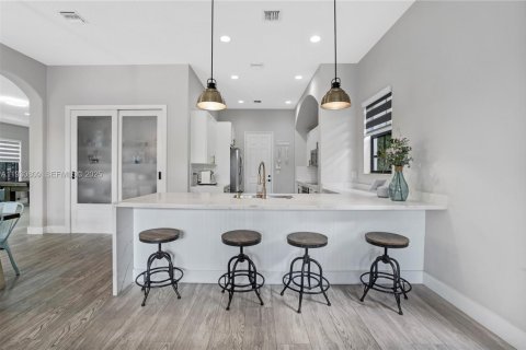 Купить виллу или дом в Купер-Сити, Флорида 4 спальни, 252.69м2, № 1991107 - фото 6