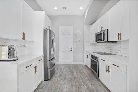 Купить виллу или дом в Купер-Сити, Флорида 4 спальни, 252.69м2, № 1991107 - фото 9