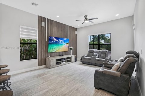 Купить виллу или дом в Купер-Сити, Флорида 4 спальни, 252.69м2, № 1991107 - фото 10