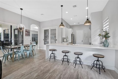 Купить виллу или дом в Купер-Сити, Флорида 4 спальни, 252.69м2, № 1991107 - фото 5