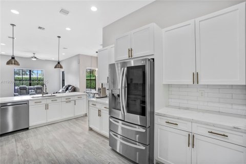 Купить виллу или дом в Купер-Сити, Флорида 4 спальни, 252.69м2, № 1991107 - фото 8