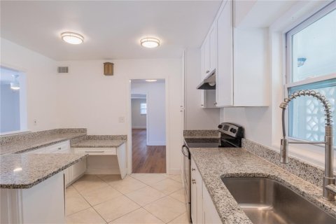 House in Maitland, Florida 4 bedrooms, 206.06 sq.m. № 1682929 - photo 24