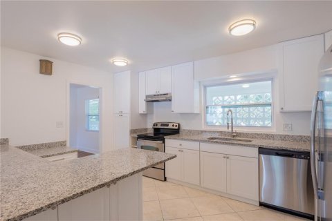 House in Maitland, Florida 4 bedrooms, 206.06 sq.m. № 1682929 - photo 23