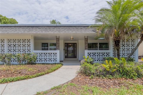 House in Maitland, Florida 4 bedrooms, 206.06 sq.m. № 1682929 - photo 1