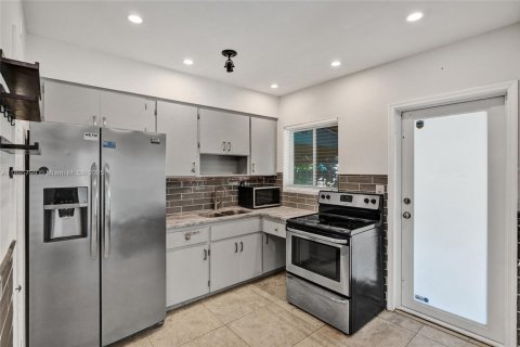 Villa ou maison à vendre à Fort Lauderdale, Floride: 3 chambres, 91.79 m2 № 1948624 - photo 4