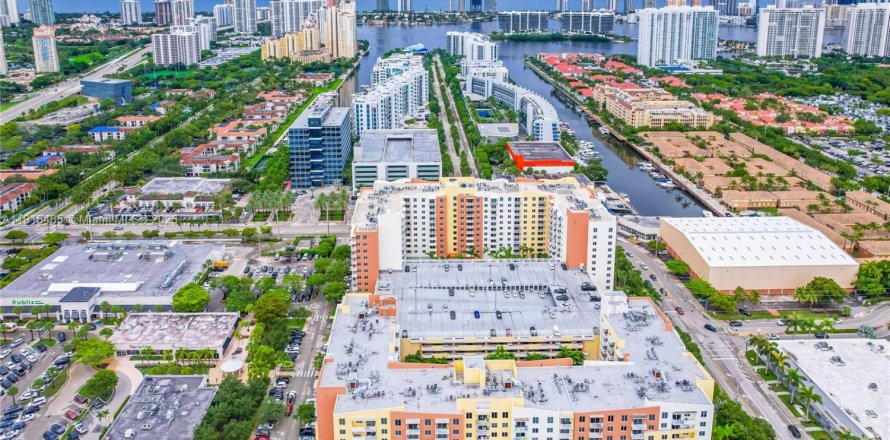 Кондоминиум с 2 спальнями в Авентура, Флорида № 1974366