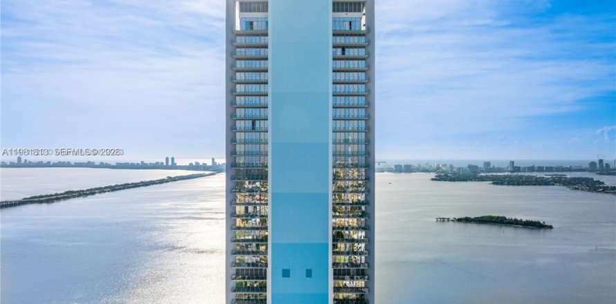 Кондоминиум с 2 спальнями в Майами, Флорида № 2043508