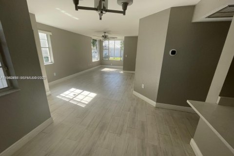 Copropriété à louer à Oakland Park, Floride: 2 chambres, 96.43 m2 № 2079871 - photo 2