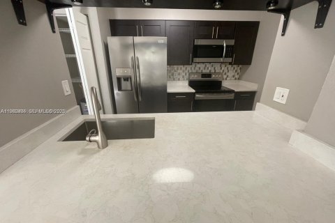 Copropriété à louer à Oakland Park, Floride: 2 chambres, 96.43 m2 № 2079871 - photo 4