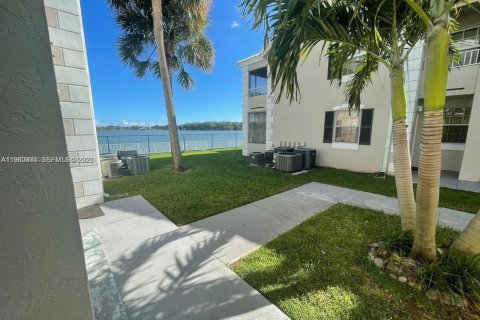 Copropriété à louer à Oakland Park, Floride: 2 chambres, 96.43 m2 № 2079871 - photo 18