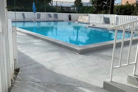 Copropriété à louer à Saint Petersburg, Floride: 2 chambres, 83.61 m2 № 2112377 - photo 4