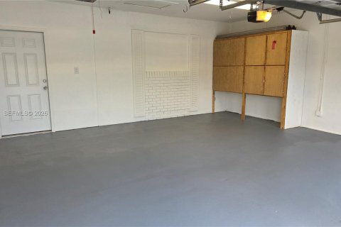 House in Hollywood, Florida 4 bedrooms, 228.91 sq.m. № 2008372 - photo 7