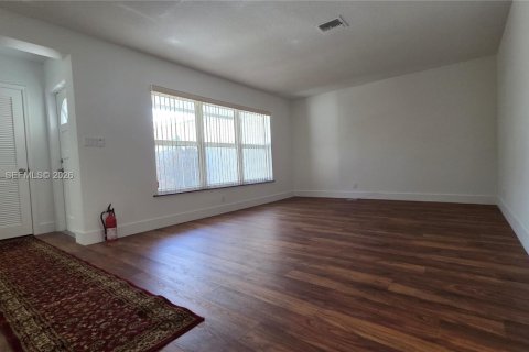 House in Hollywood, Florida 4 bedrooms, 228.91 sq.m. № 2008372 - photo 12