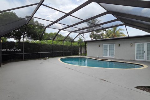House in Hollywood, Florida 4 bedrooms, 228.91 sq.m. № 2008372 - photo 5