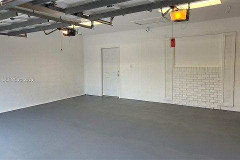 House in Hollywood, Florida 4 bedrooms, 228.91 sq.m. № 2008372 - photo 8