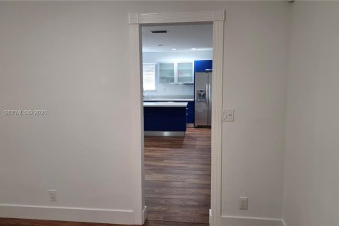 House in Hollywood, Florida 4 bedrooms, 228.91 sq.m. № 2008372 - photo 14