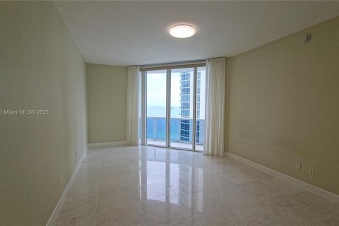 Condominio en alquiler en Sunny Isles Beach, Florida, 3 dormitorios, 216.18 m2 № 1841123 - foto 12