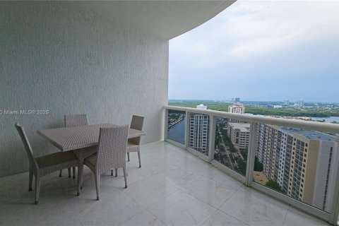 Condominio en alquiler en Sunny Isles Beach, Florida, 3 dormitorios, 216.18 m2 № 1841123 - foto 15