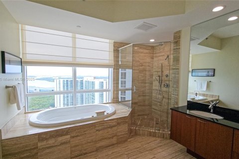 Condominio en alquiler en Sunny Isles Beach, Florida, 3 dormitorios, 216.18 m2 № 1841123 - foto 13