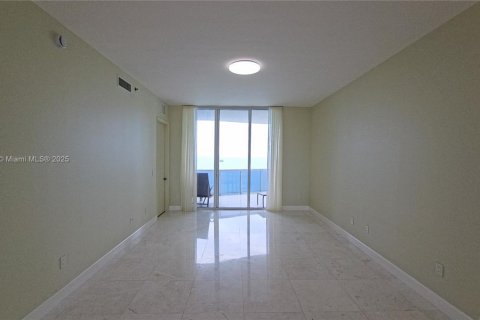 Condominio en alquiler en Sunny Isles Beach, Florida, 3 dormitorios, 216.18 m2 № 1841123 - foto 2