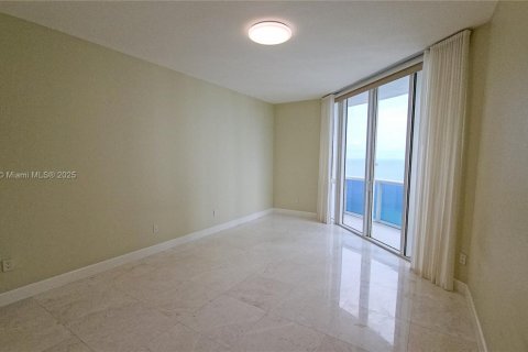 Condominio en alquiler en Sunny Isles Beach, Florida, 3 dormitorios, 216.18 m2 № 1841123 - foto 11