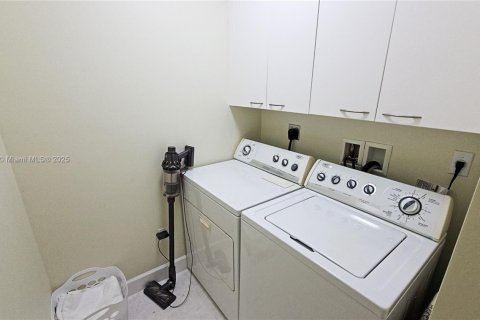 Condominio en alquiler en Sunny Isles Beach, Florida, 3 dormitorios, 216.18 m2 № 1841123 - foto 10