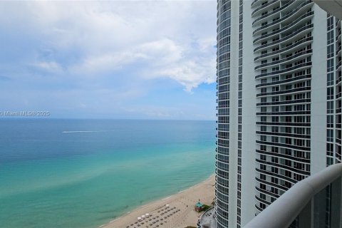 Condominio en alquiler en Sunny Isles Beach, Florida, 3 dormitorios, 216.18 m2 № 1841123 - foto 28