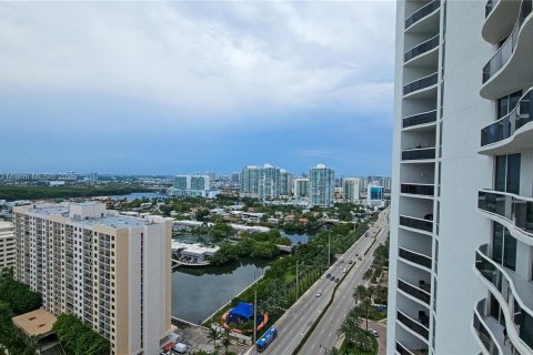 Condominio en alquiler en Sunny Isles Beach, Florida, 3 dormitorios, 216.18 m2 № 1841123 - foto 29